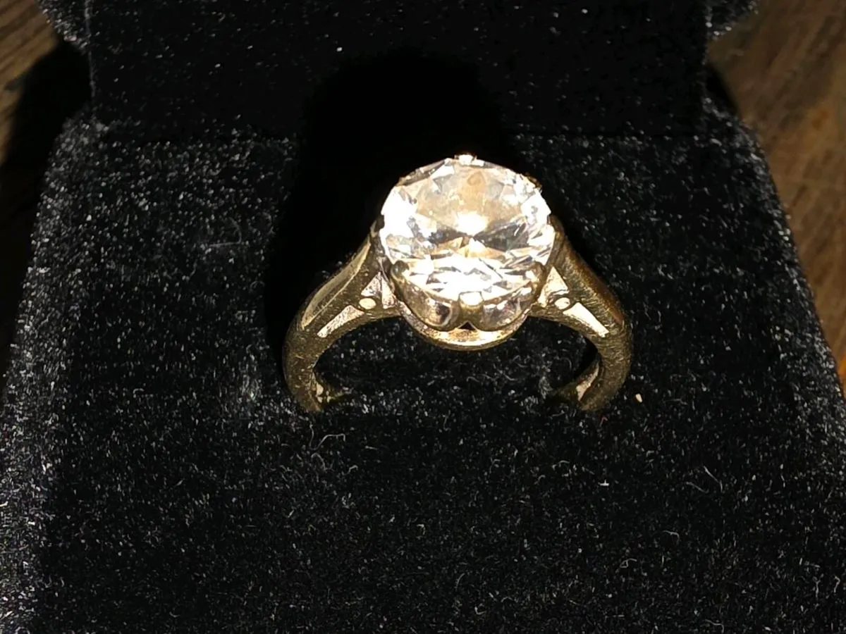 HUGE SOLITAIRE, 9CT THICK Yellow OLD Gold Ring ! - Image 2