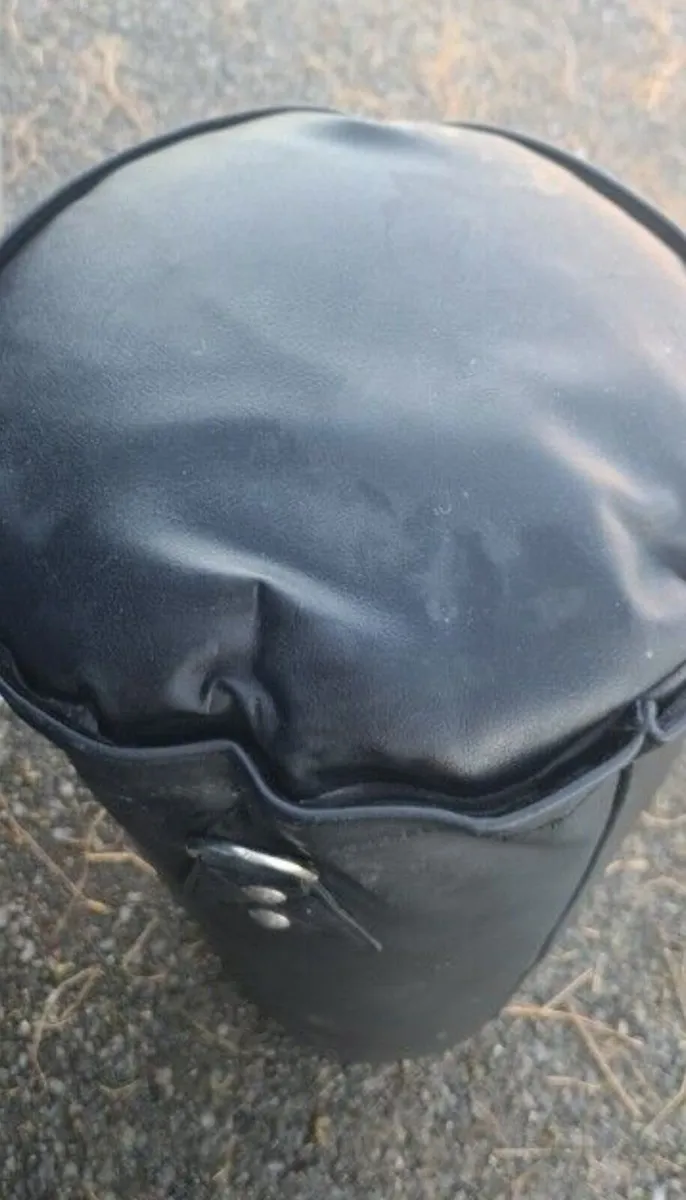 Heavy Punch Bag – Excellent Condition (Black) New - Image 4
