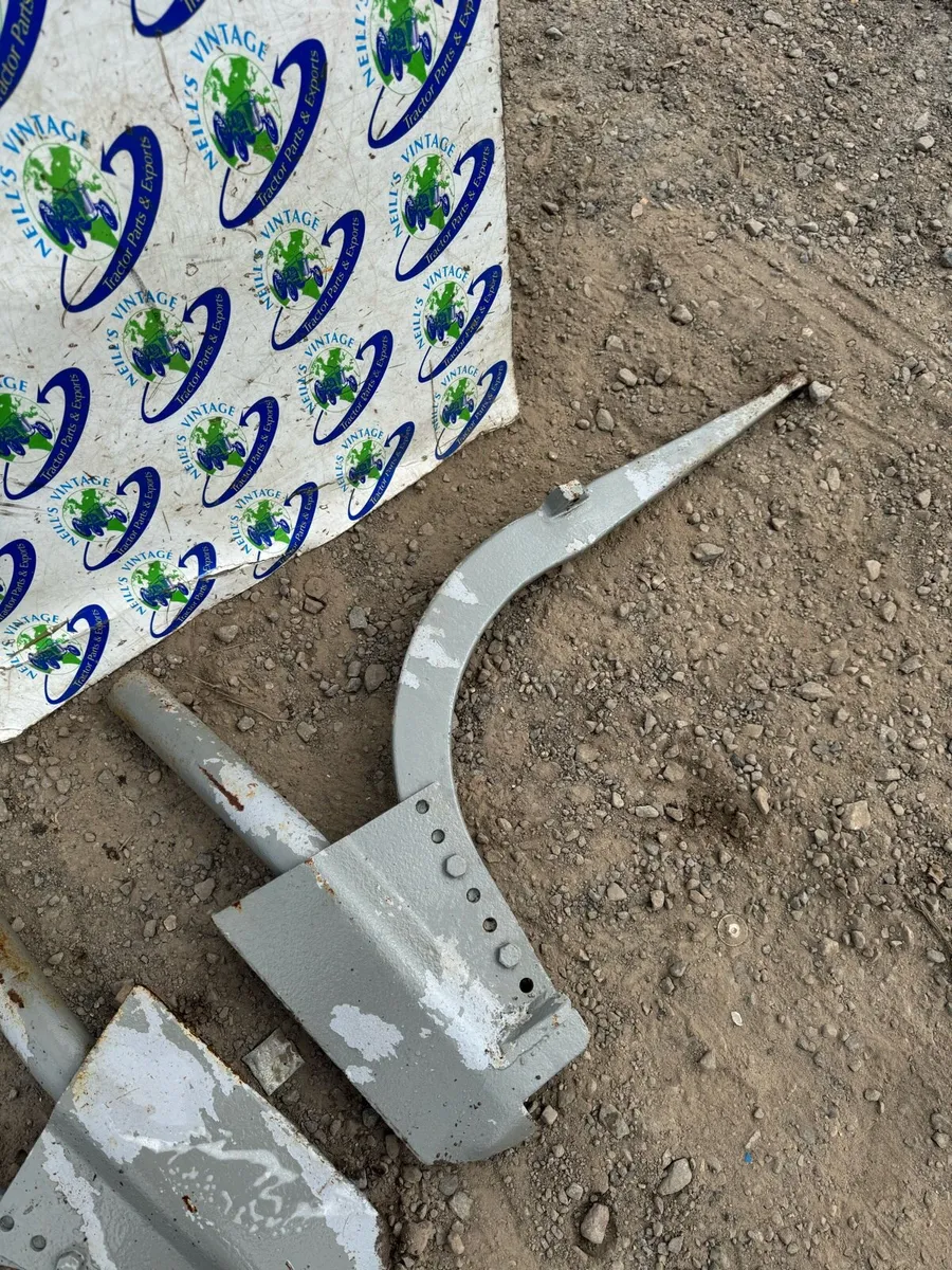 Ferguson Fertiliser Applicator - Image 4