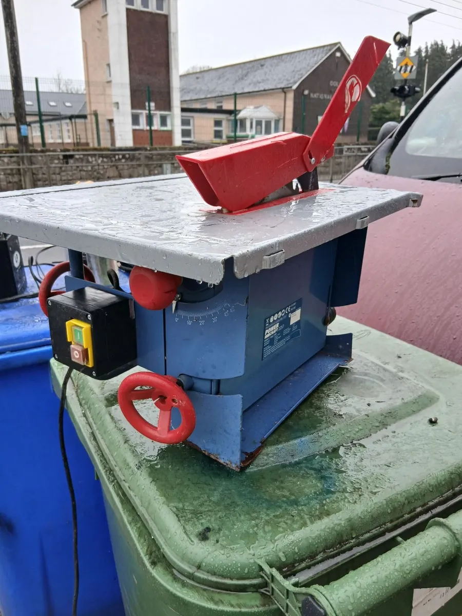 Table saw working 100-percent priced - Image 1