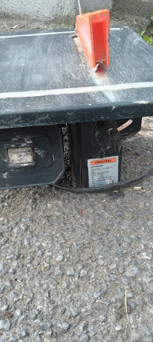 2 tile cutter electric plug in working perfect - Image 2