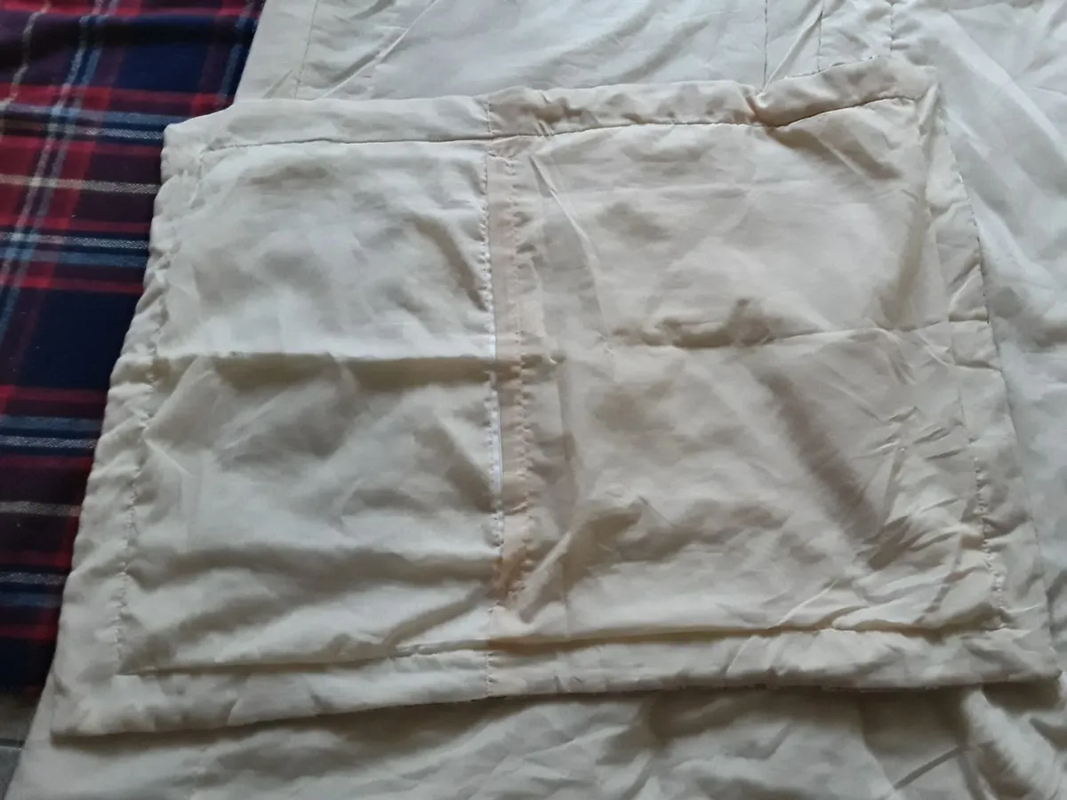 King size bed spread in good condition - Image 2