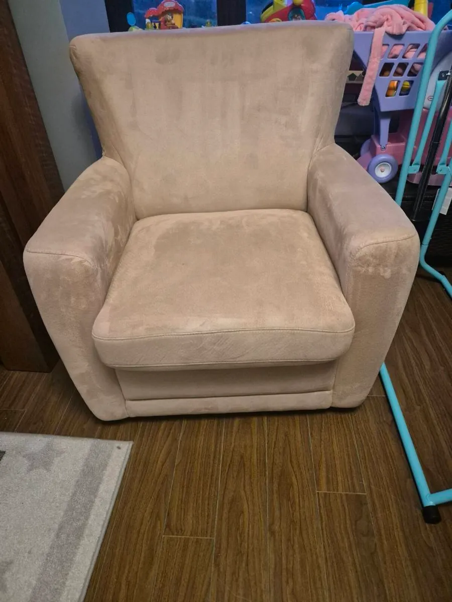 Cream swival arm chair - Image 3