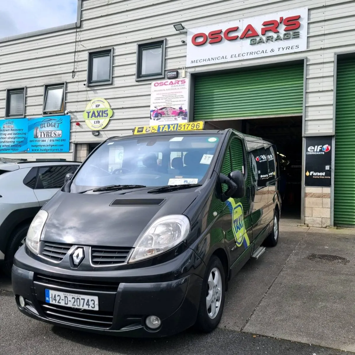 Trafic for rent 9 seater - Image 1