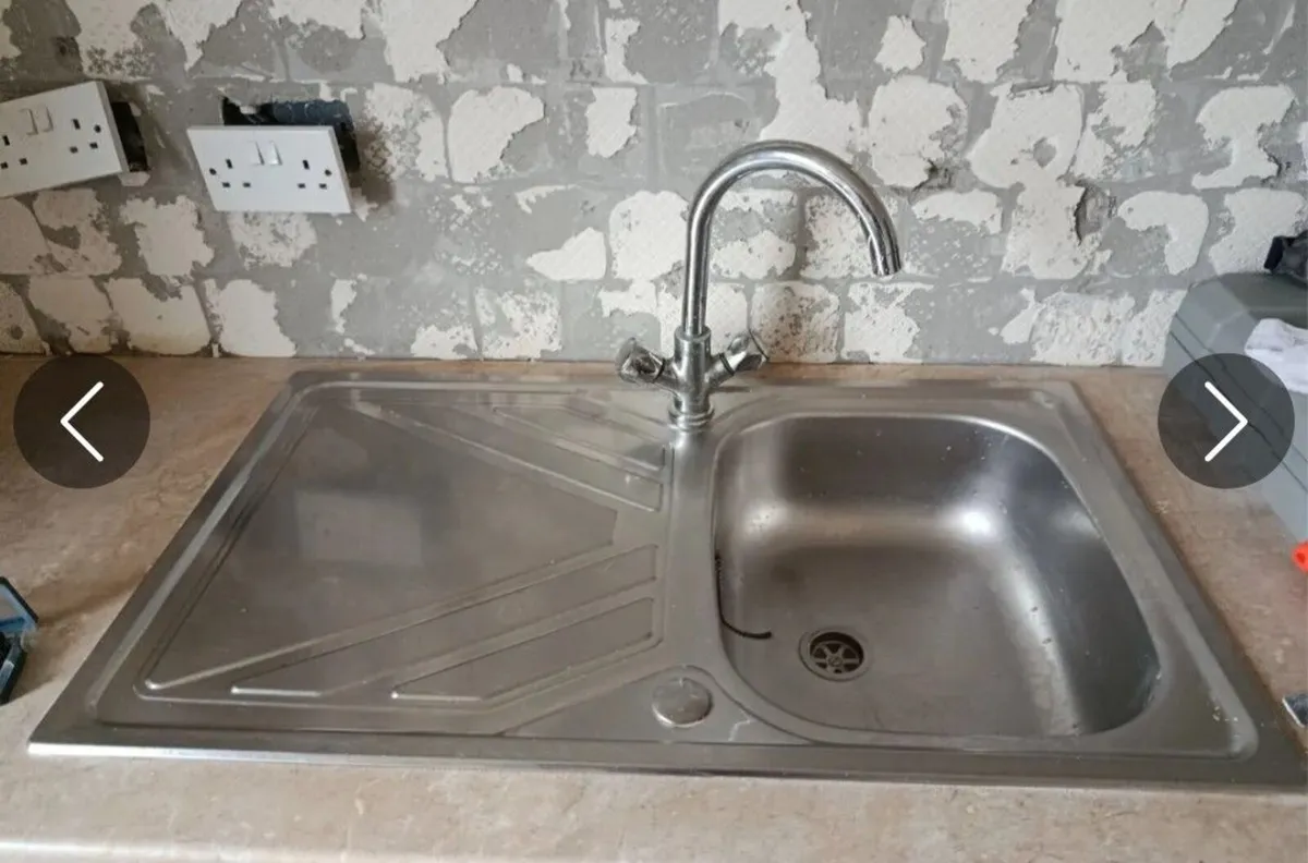 Bathroom ware and stainless steel sink - Image 3