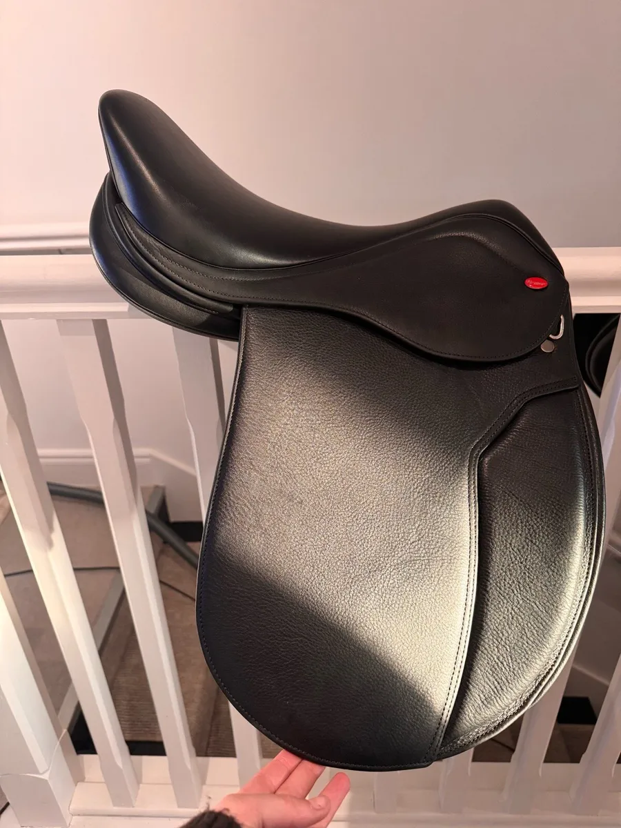 John Whitaker Show Hunter Saddle - Image 1