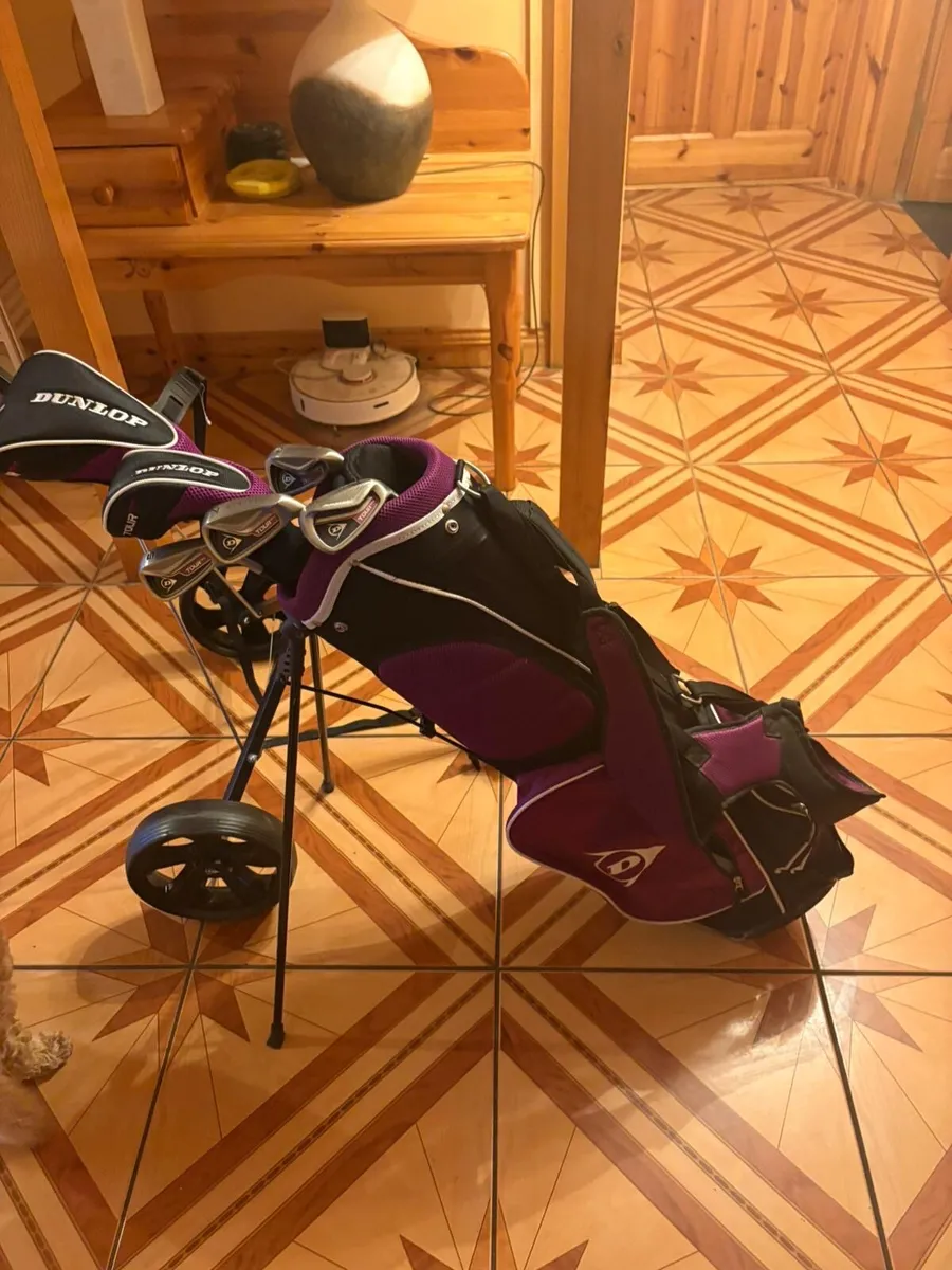 Girls Golf set with trolley - Image 1