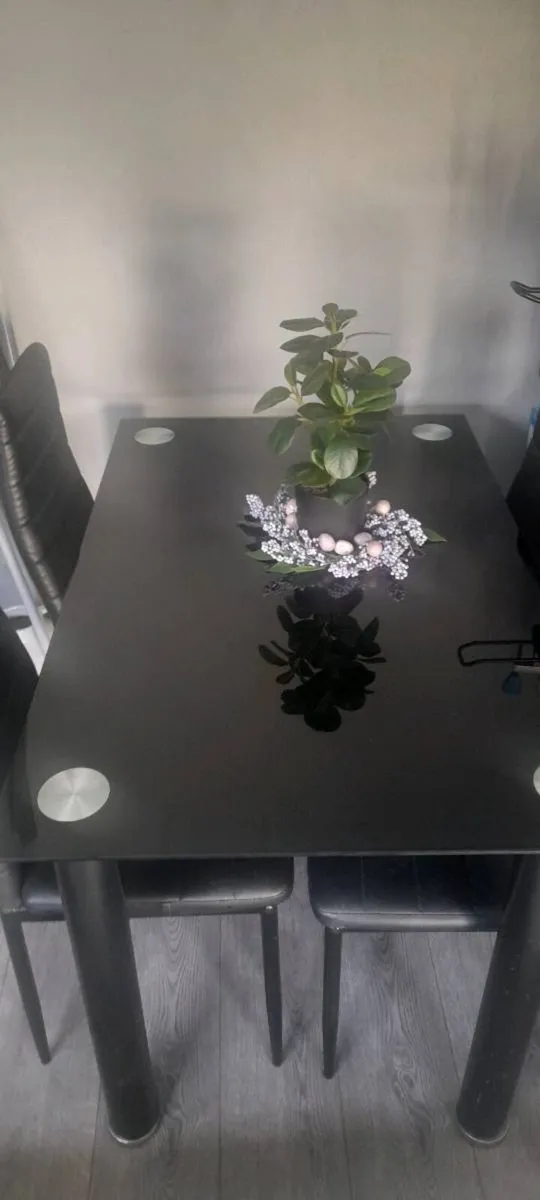 Kitchen table  and 4 chairs