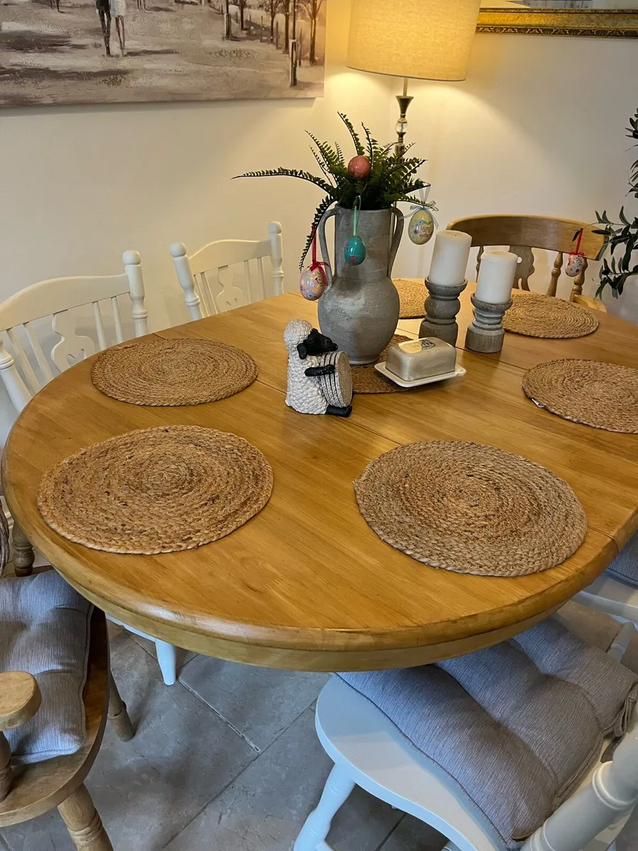 Extendable Table and chairs - Image 4