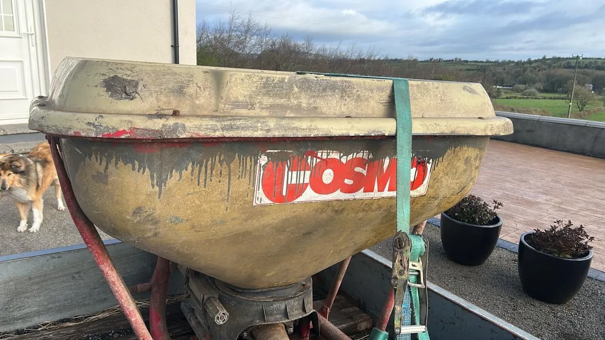 Fertiliser Spreader Cosmo Wag Tail - Image 1