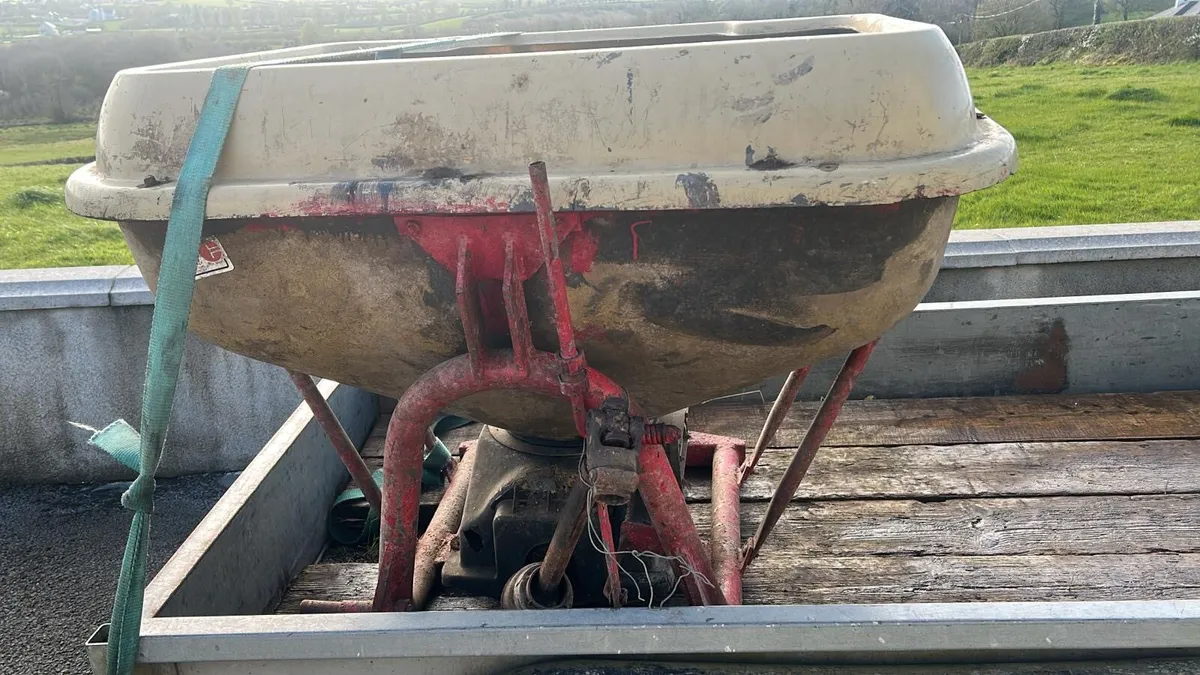 Fertiliser Spreader Cosmo Wag Tail - Image 2