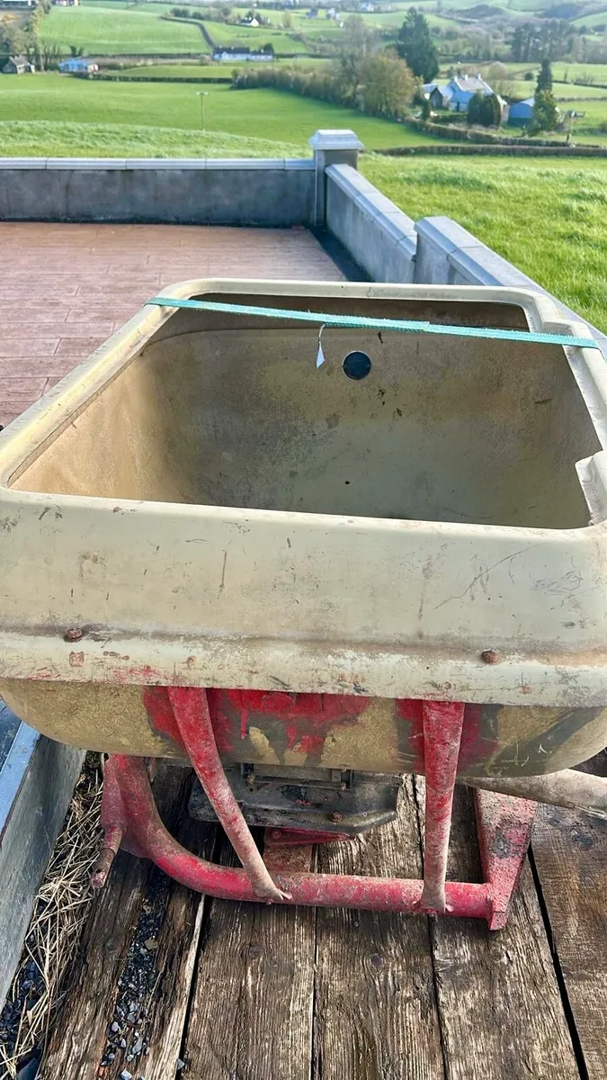 Fertiliser Spreader Cosmo Wag Tail - Image 3