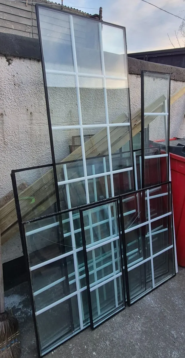 Window glass - Image 1