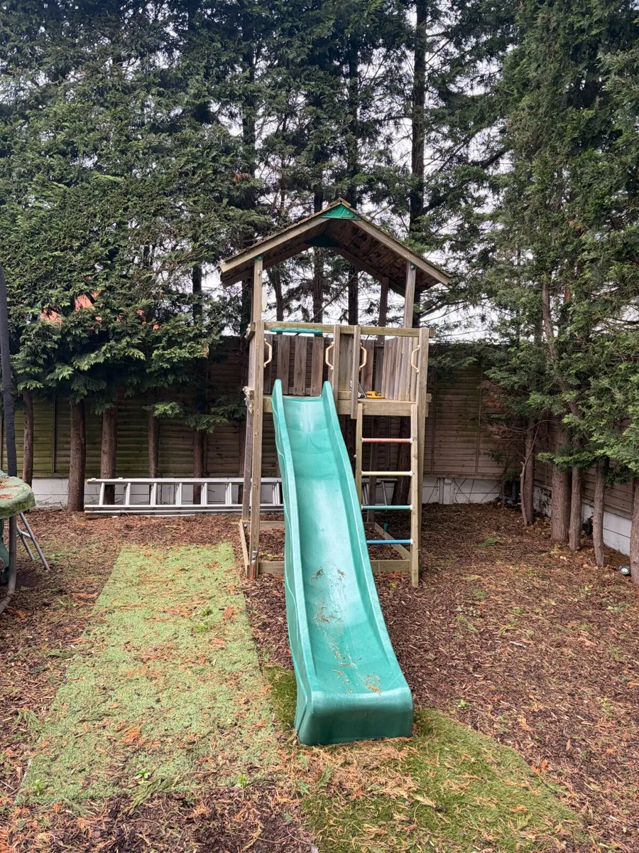 FREE Playhouse with slide - Image 2