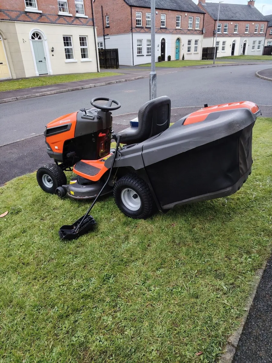 Husqvarna ride on lawnmower - Image 4