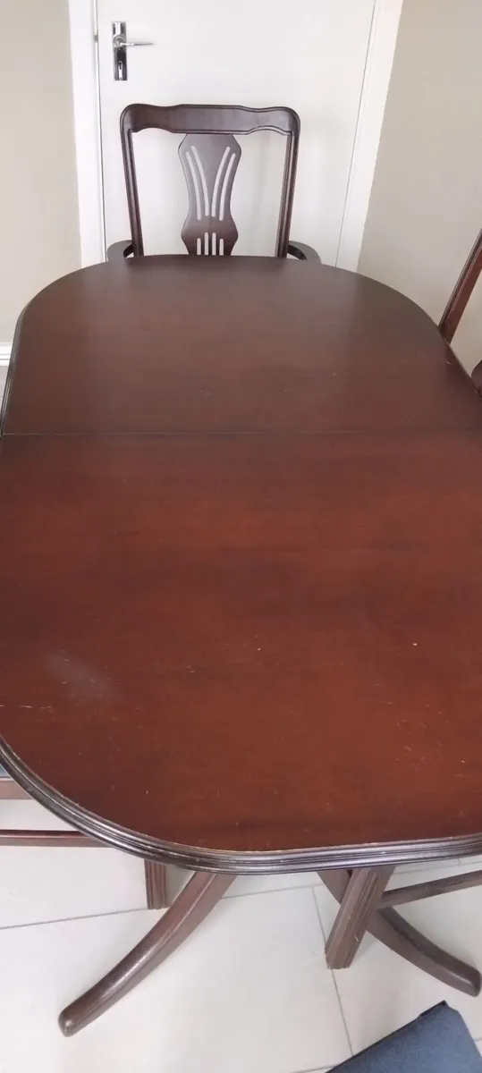 Extendable dining table and 6 chairs - Image 3