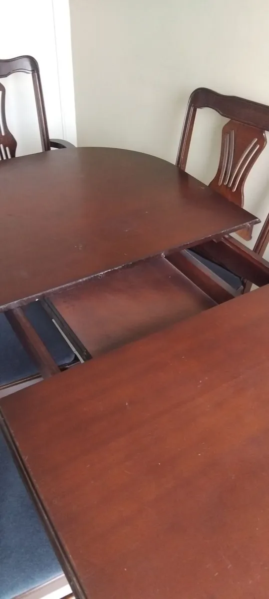 Extendable dining table and 6 chairs - Image 4