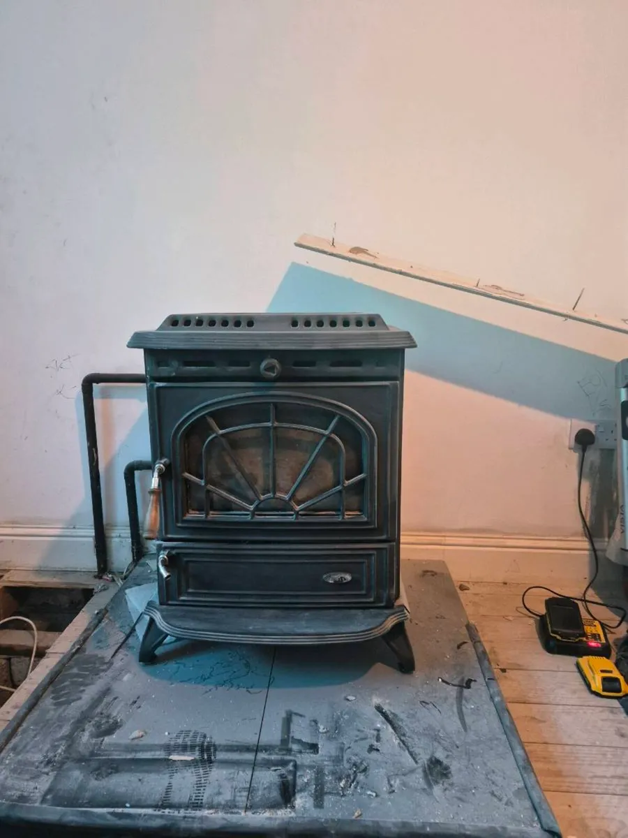 Stanley Erin Boiler Solid Fuel Stove (with flue) - Image 1