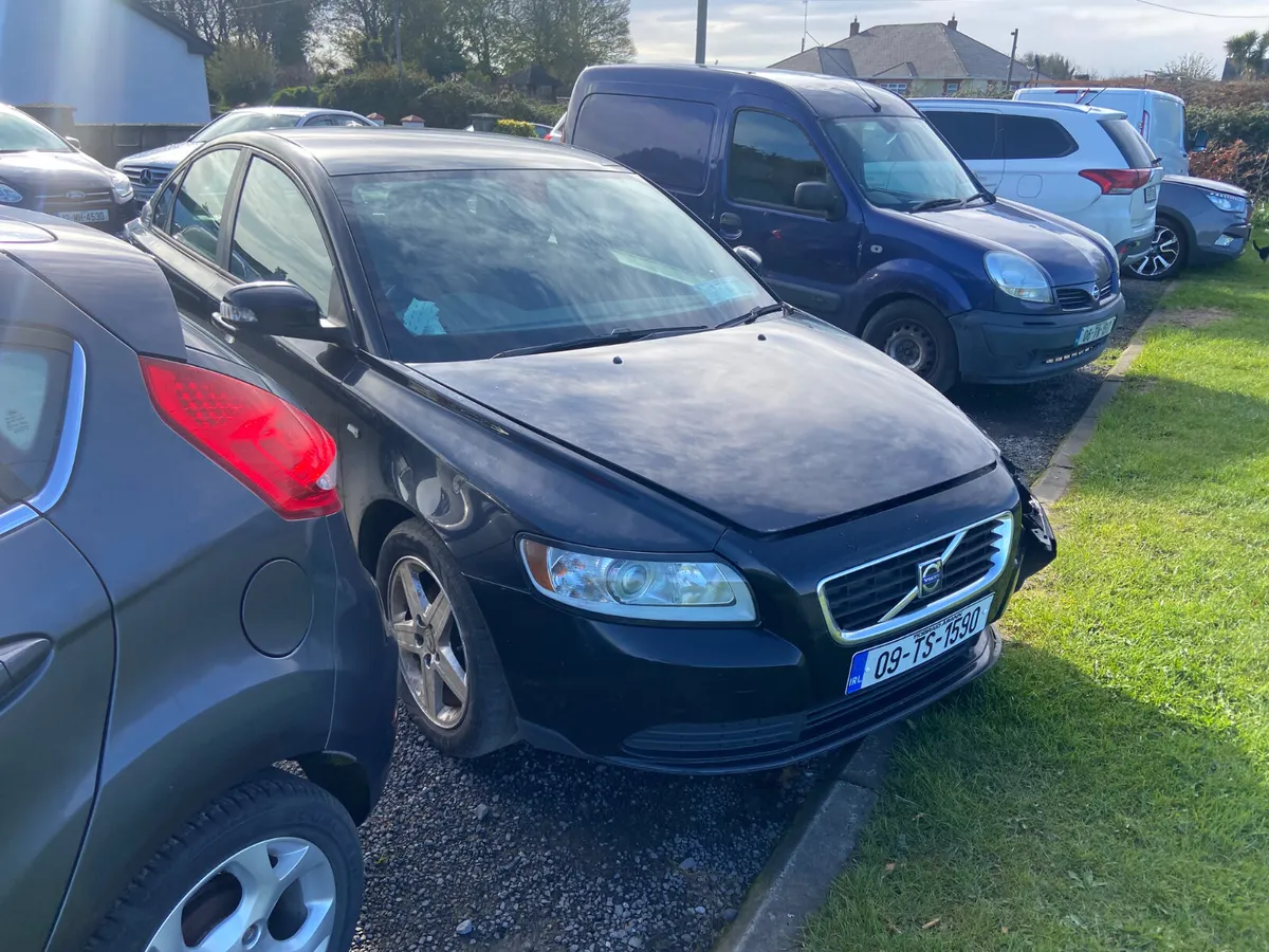 09 Volvo s40  slightly damaged - Image 2