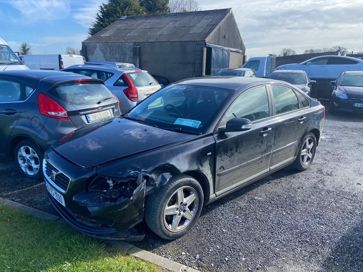 09 Volvo s40  slightly damaged - Image 1