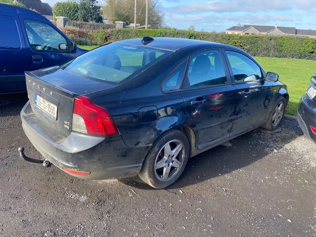 09 Volvo s40  slightly damaged - Image 4