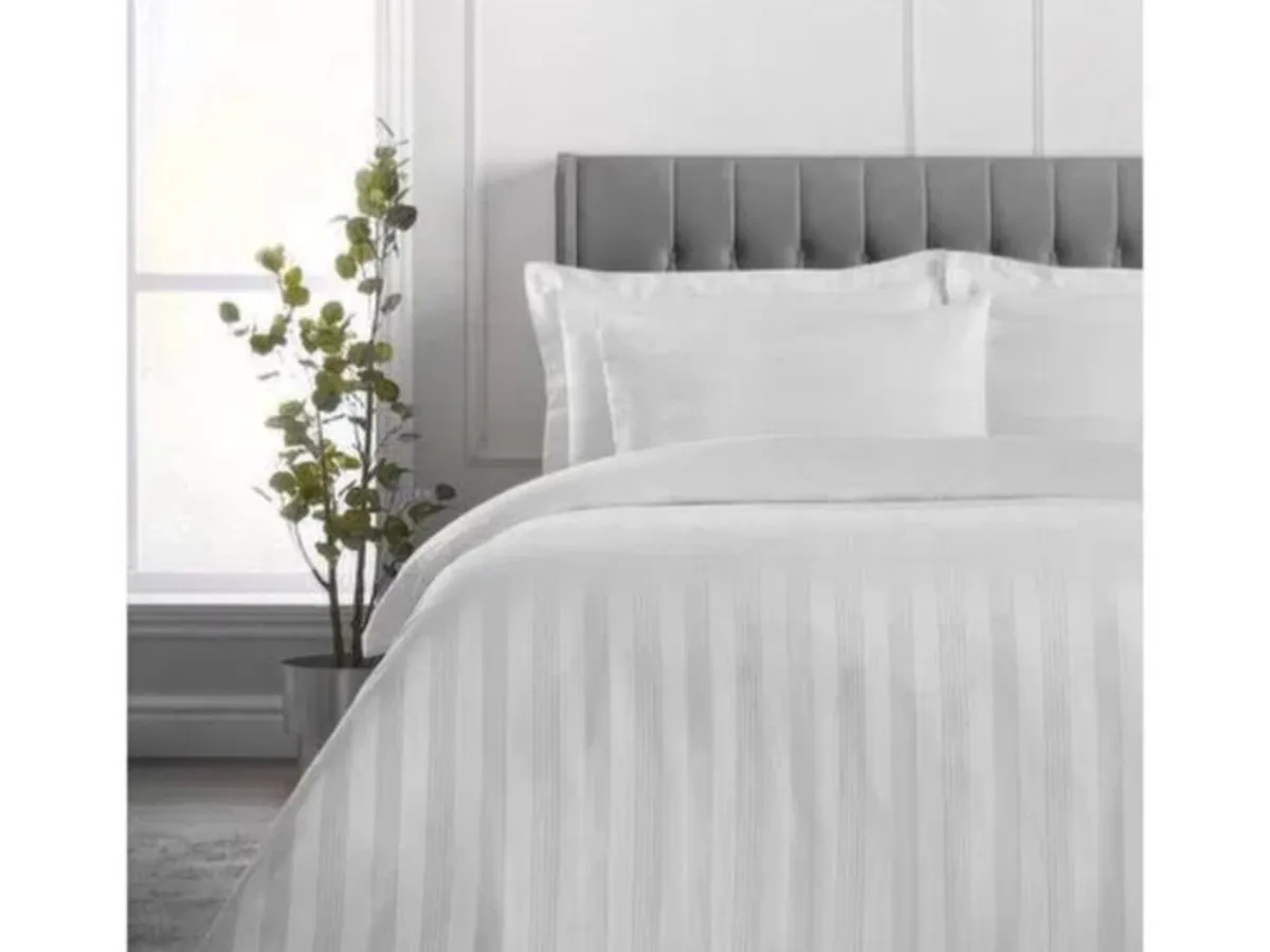 Luxury White Stripe Duvet - King  Crafted - Image 1