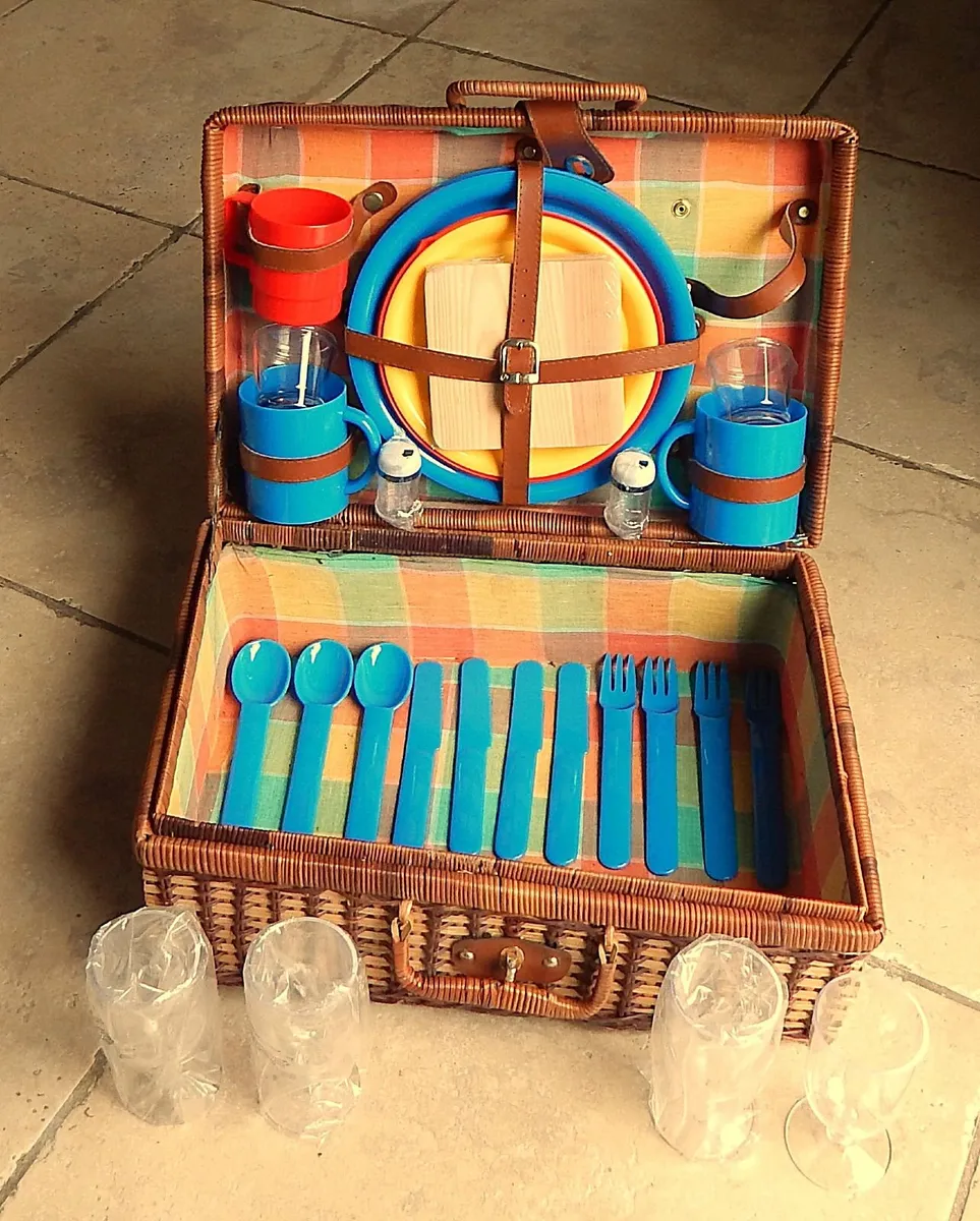 Wicker Picnic Hamper Basket with Accessories - Image 1