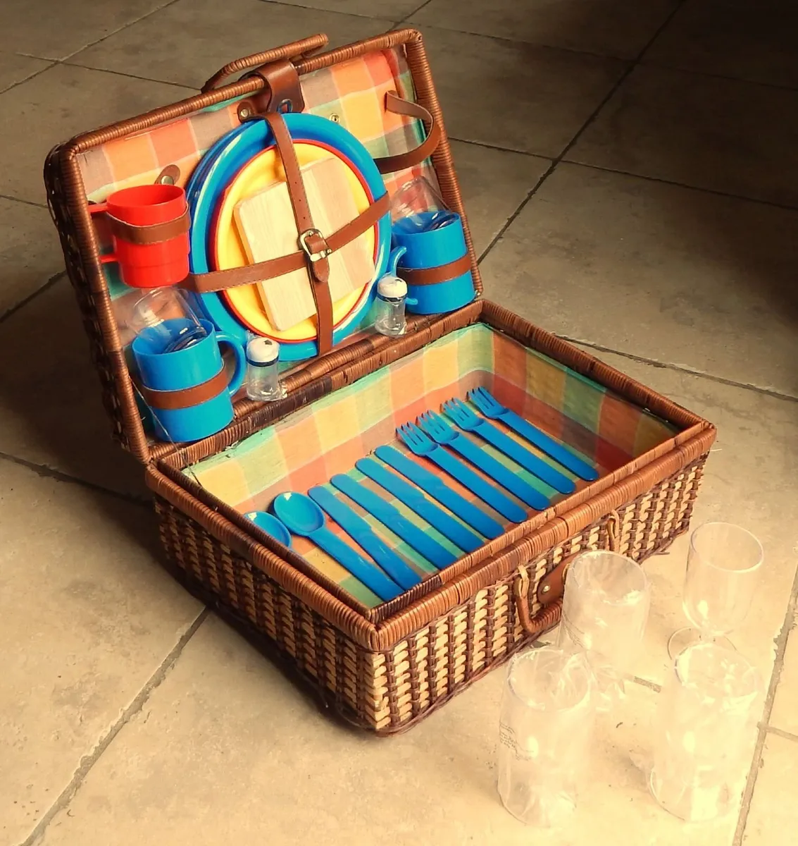 Wicker Picnic Hamper Basket with Accessories - Image 2