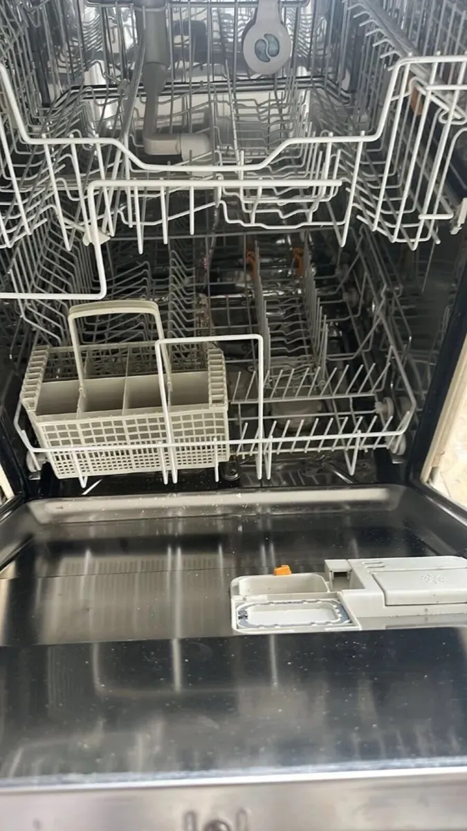Integrated Miele Dishwasher. - Image 3