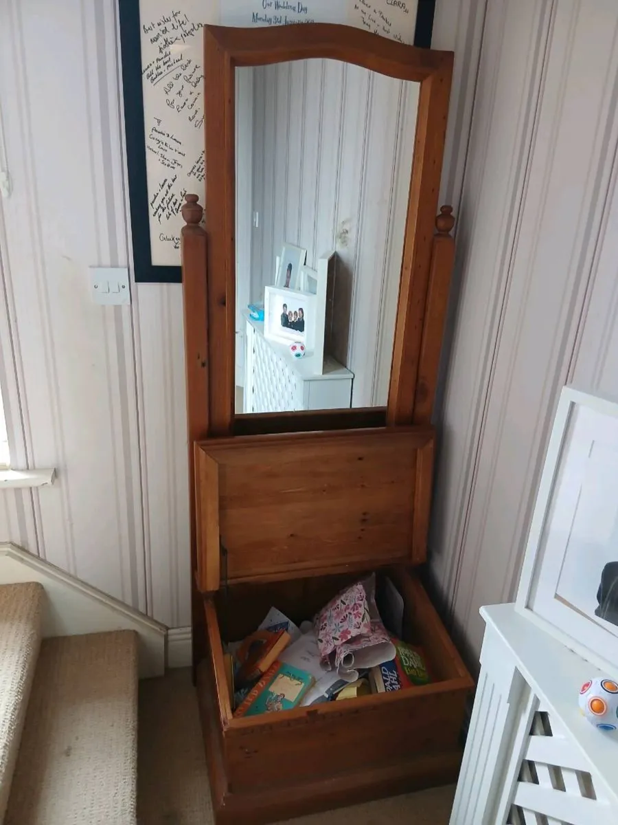 Mirror stand with storage - Image 3
