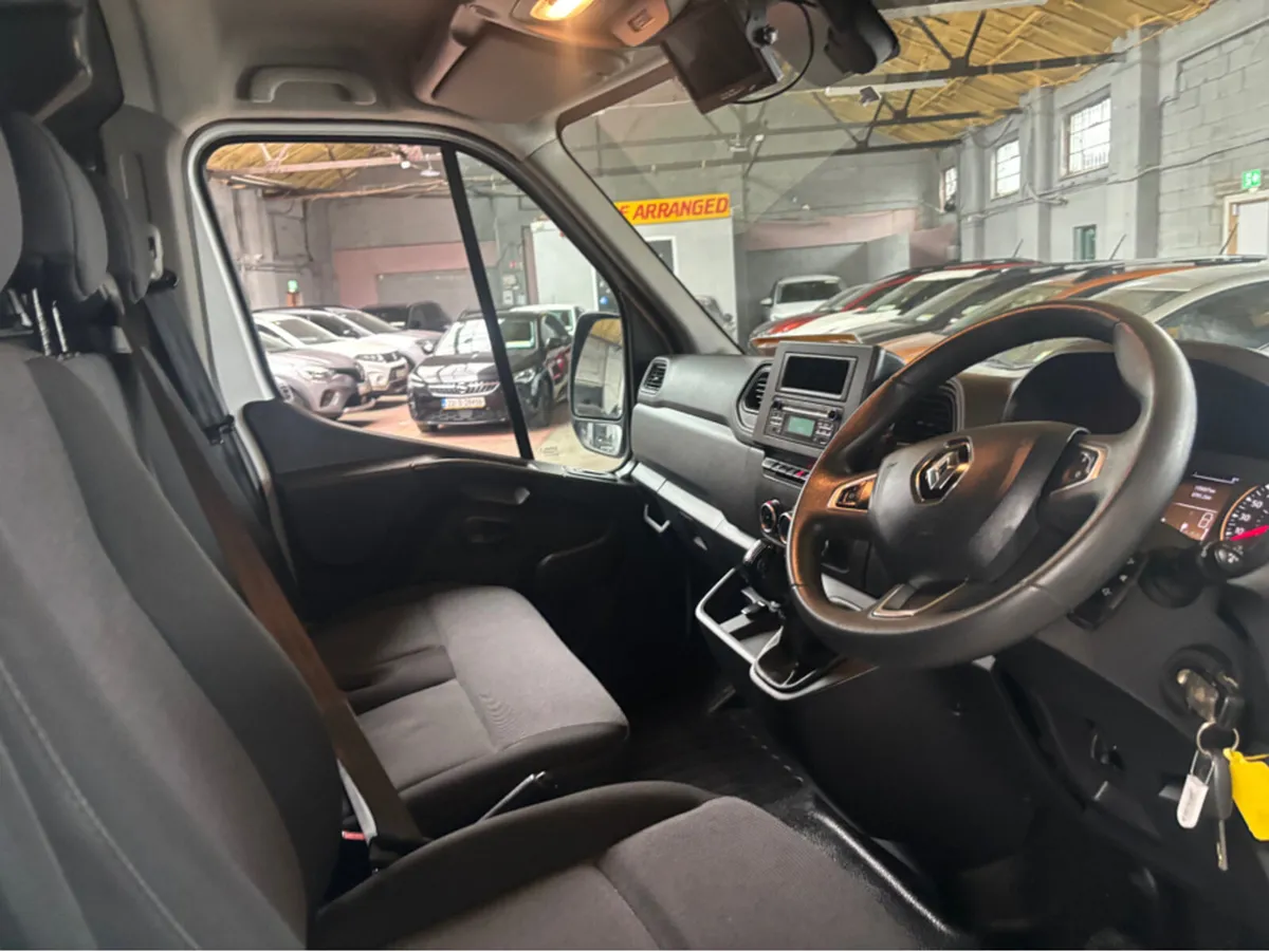 Renault Master FWD LM35 DCI 135 BUSINE III PH2 MY1 - Image 2