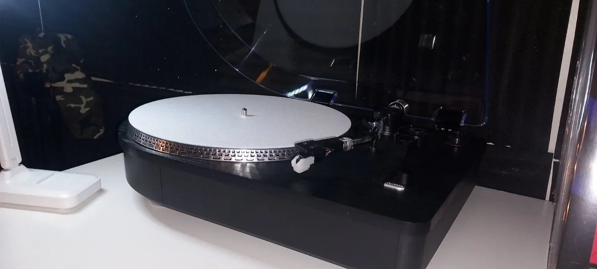 Brand New Steepletone Camden XP Turntable - Image 1