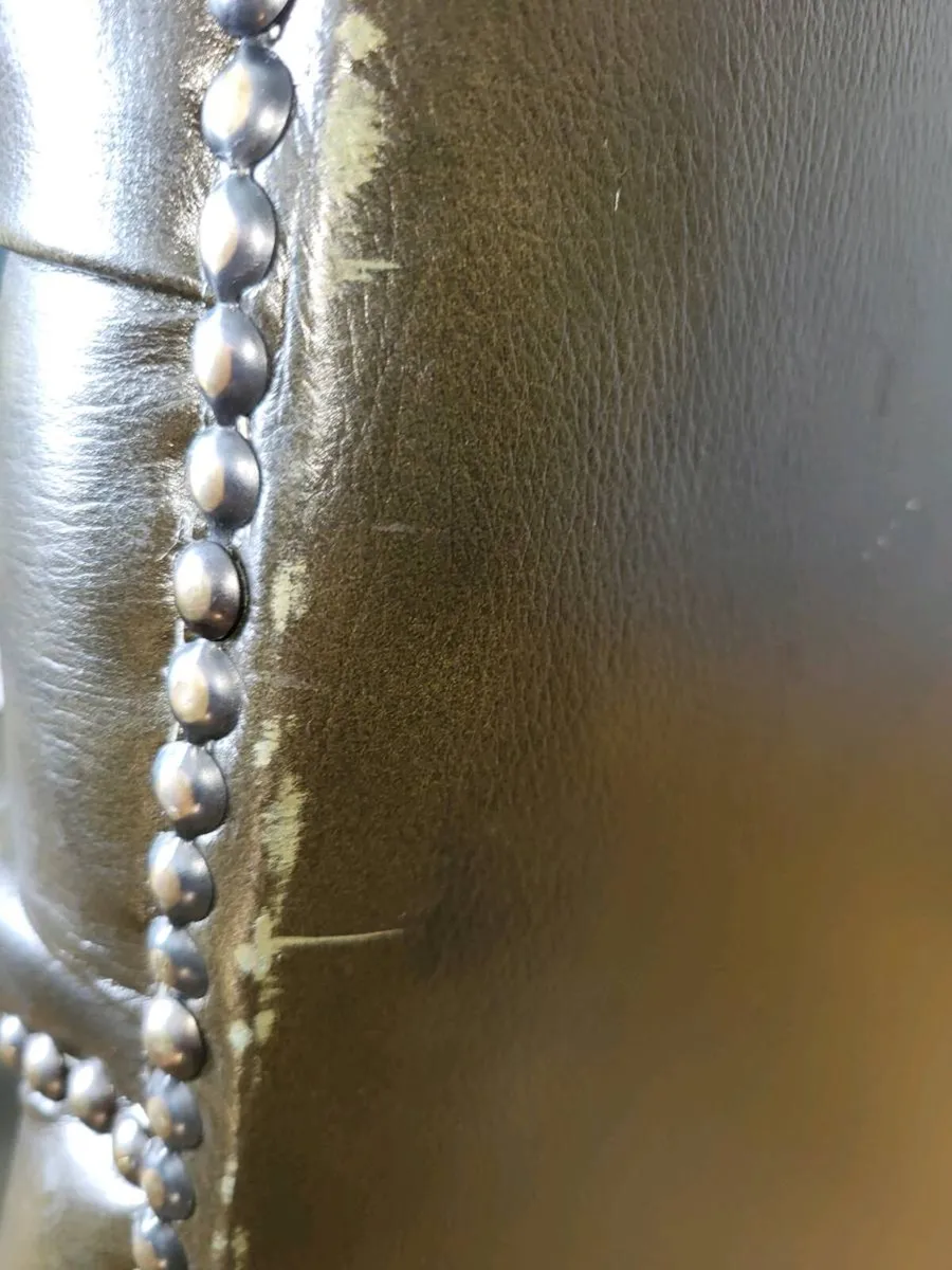 Stylish Leather Office Chair – Classic Button-Tuft - Image 2