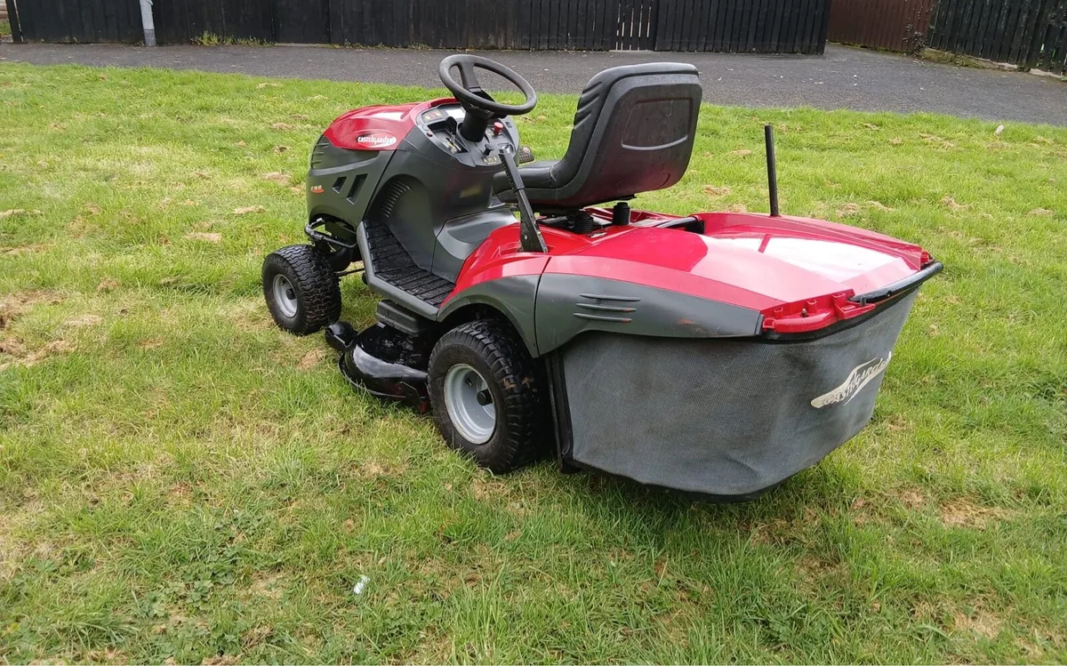 Castle garden ride on lawnmower - Image 4