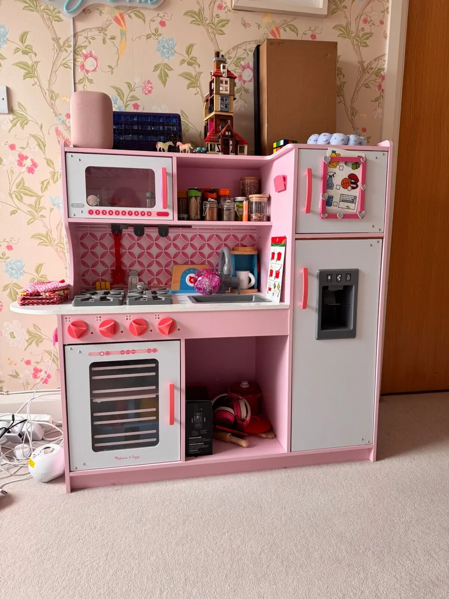 Melissa & Doug Kitchen - Image 1