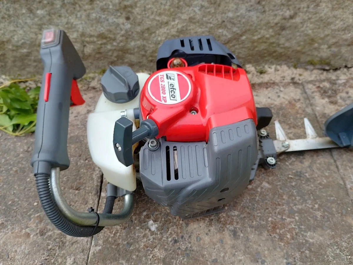 EFCO TGS 2800XP PROFESSIONAL PETROL HEDGE TRIMMER. - Image 2