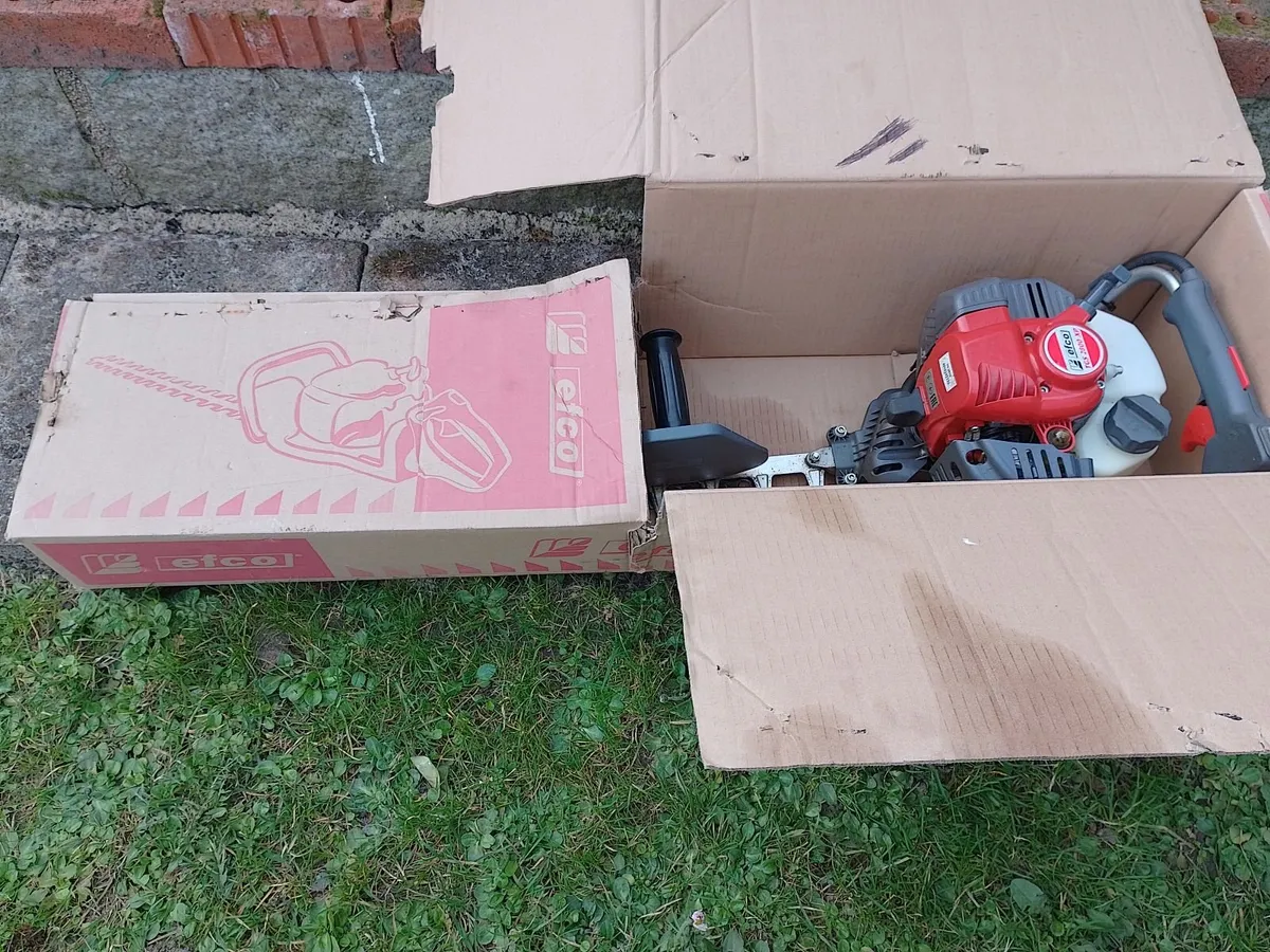 EFCO TGS 2800XP PROFESSIONAL PETROL HEDGE TRIMMER. - Image 3