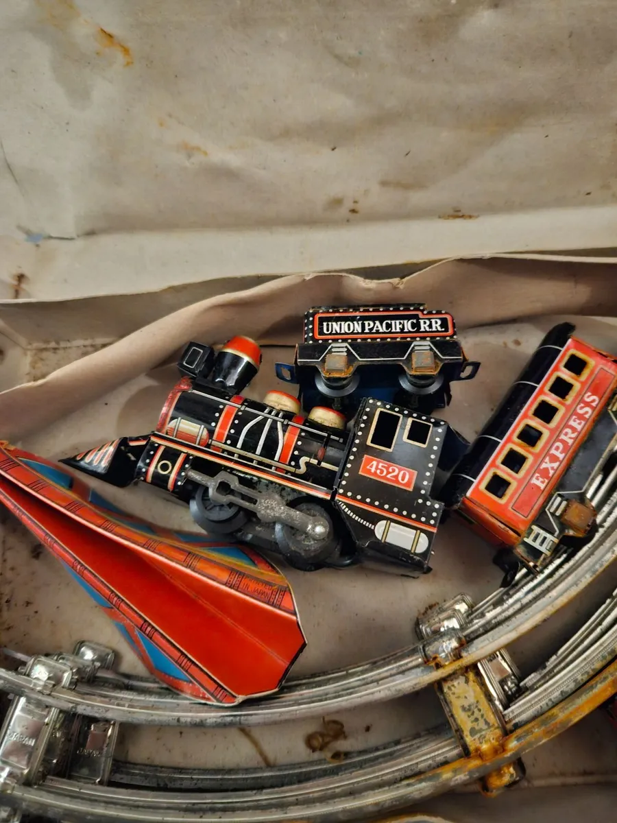 Vintage Retro Tinplate Hornby Haji Set - Image 2