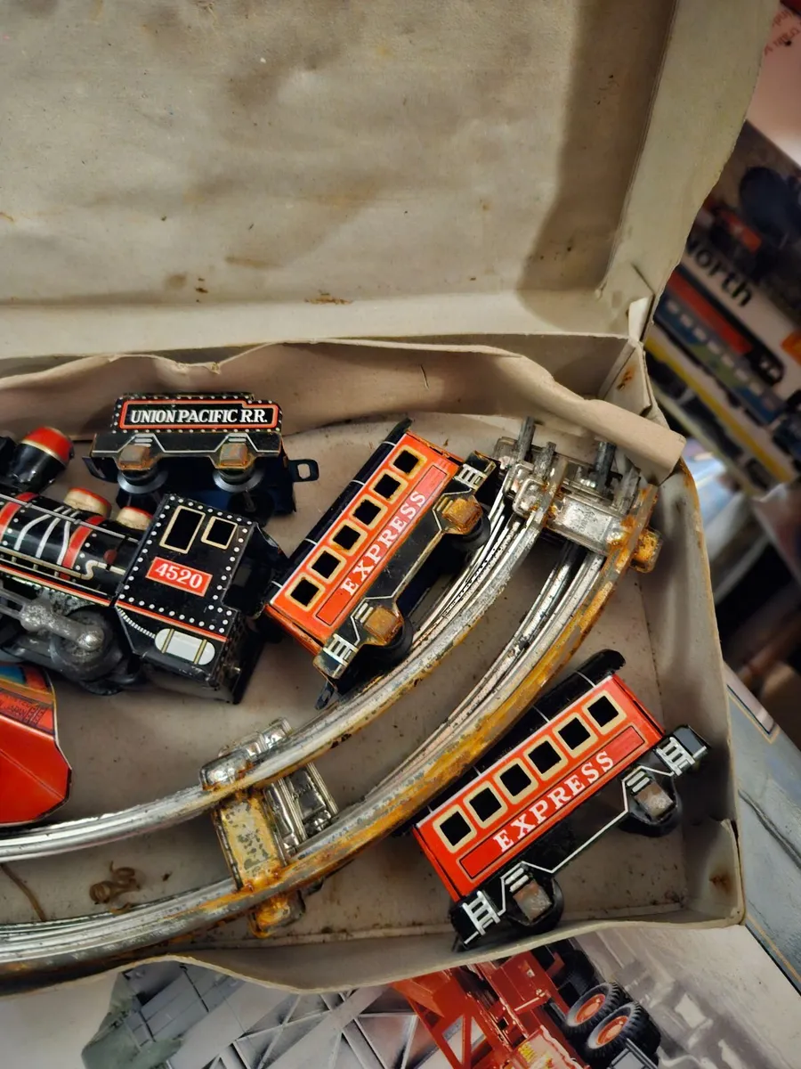 Vintage Retro Tinplate Hornby Haji Set - Image 3