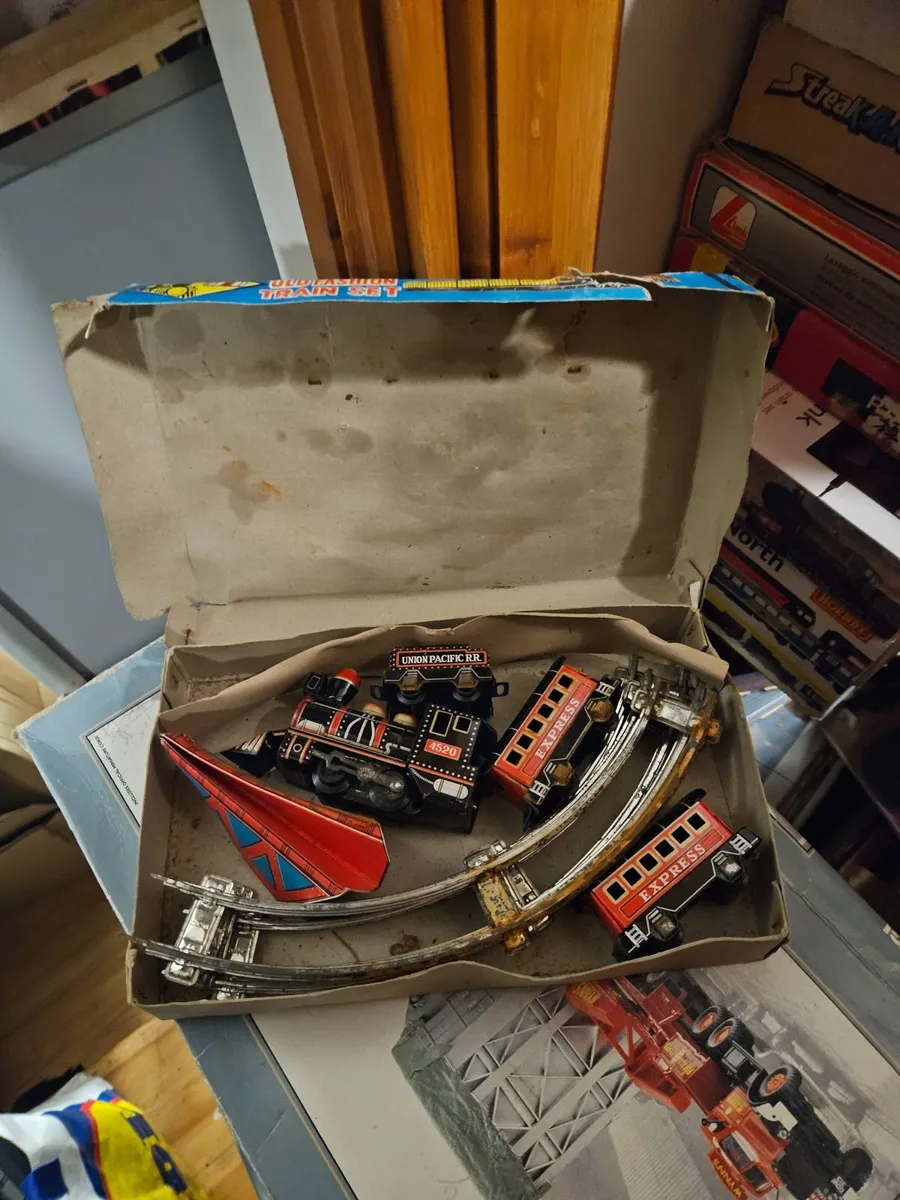 Vintage Retro Tinplate Hornby Haji Set - Image 4