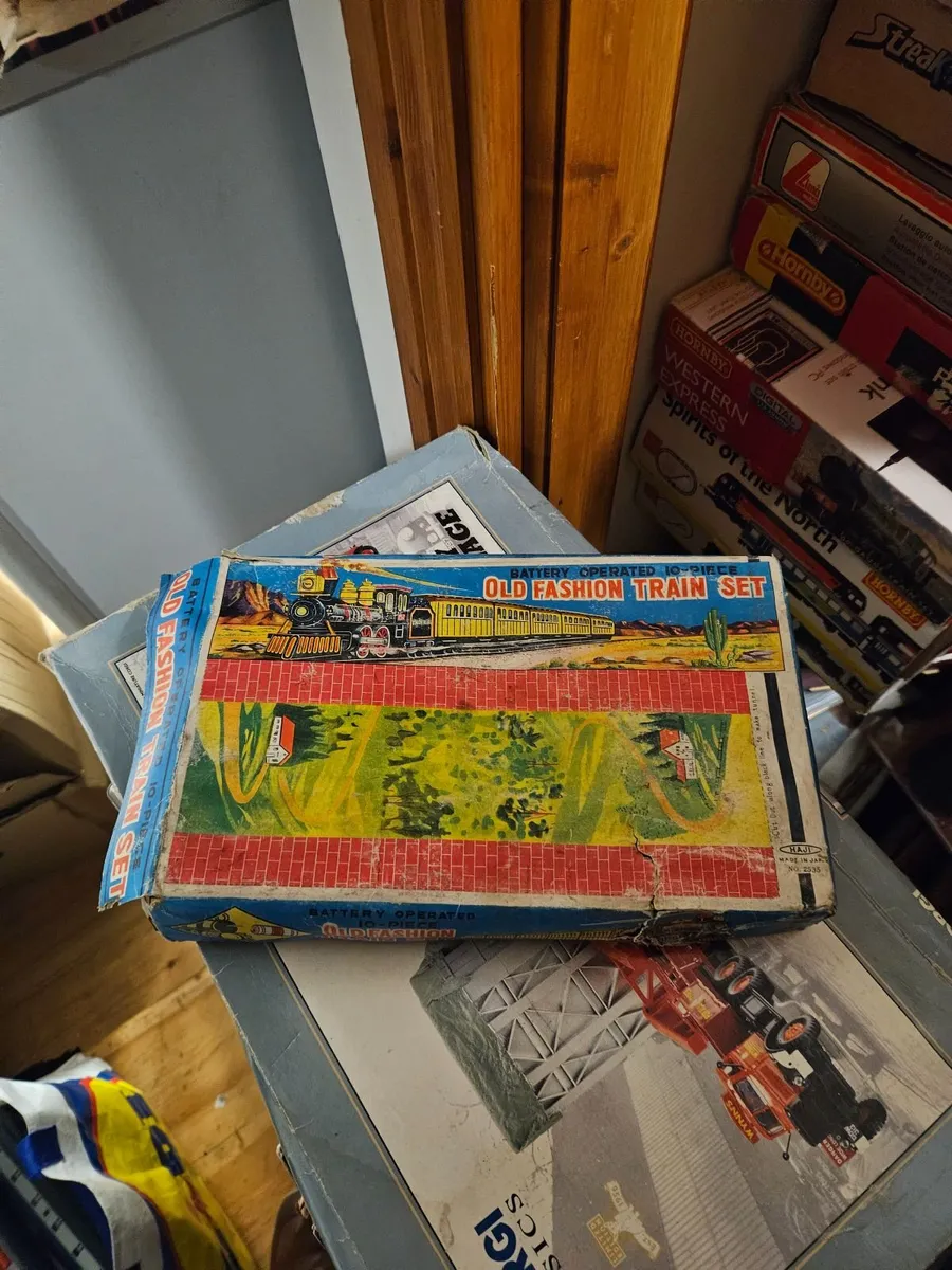 Vintage Retro Tinplate Hornby Haji Set - Image 1