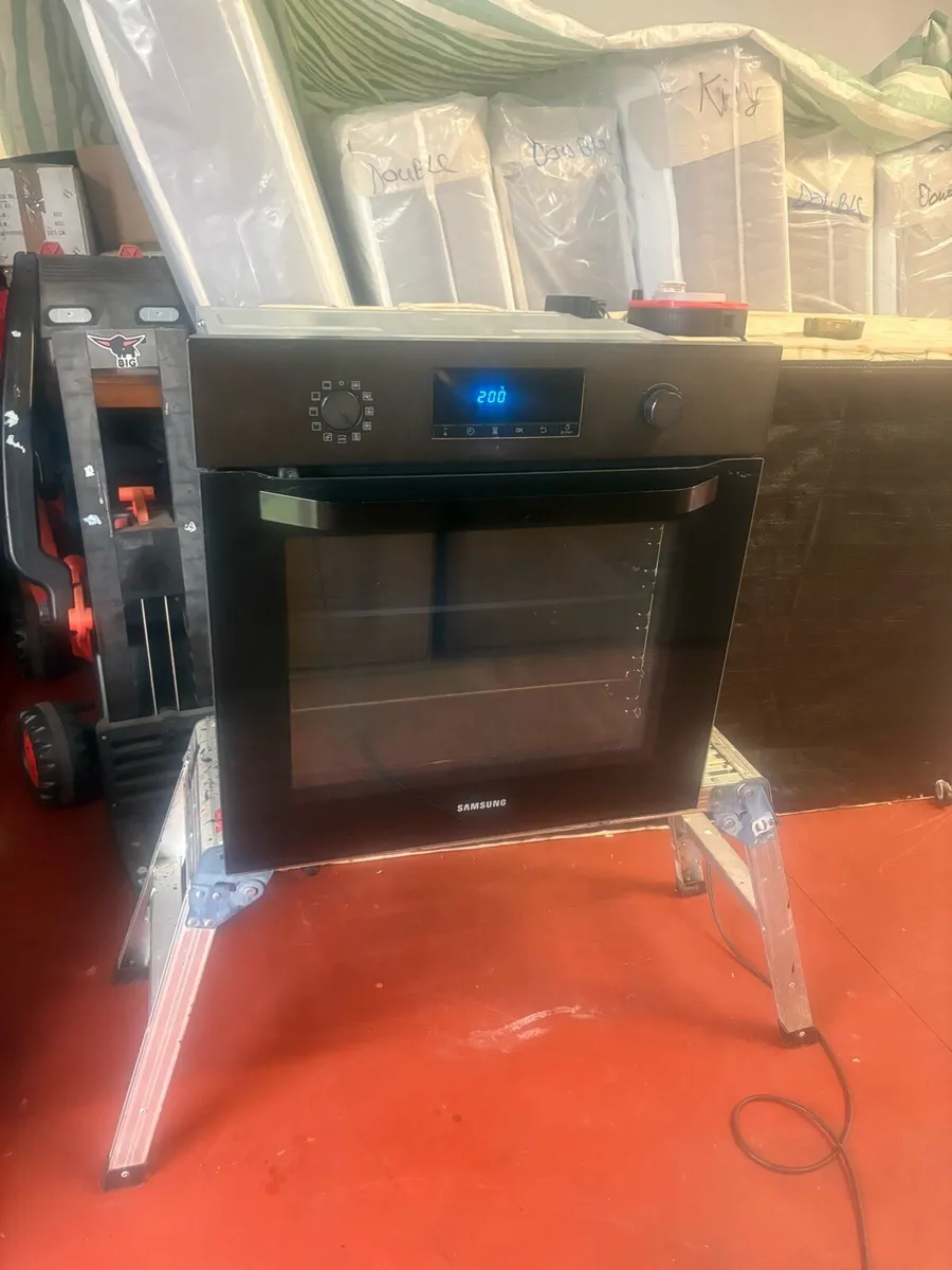 Samsung single fan  oven - Image 1