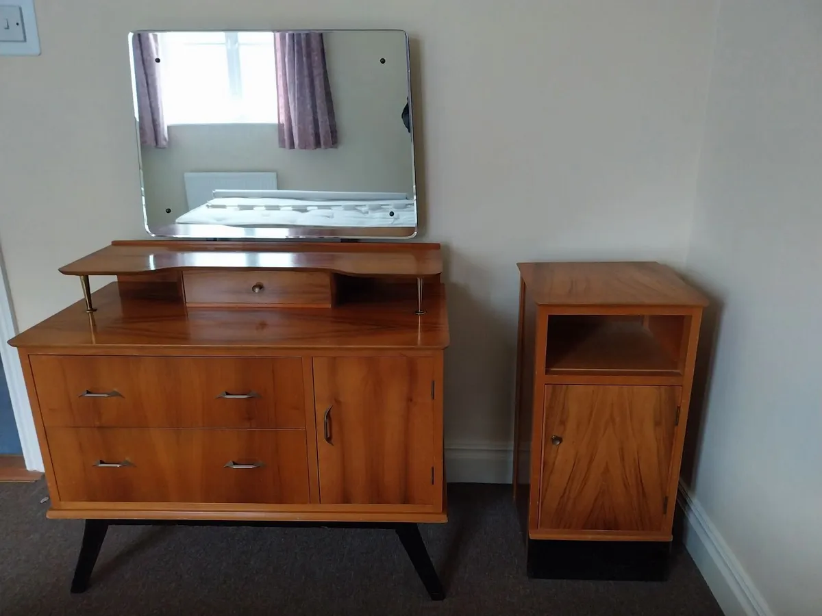 Dressing Room Table & Locker Set - Image 1