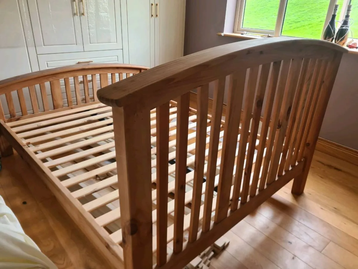 King size wooden bed and matching lockers - Image 2