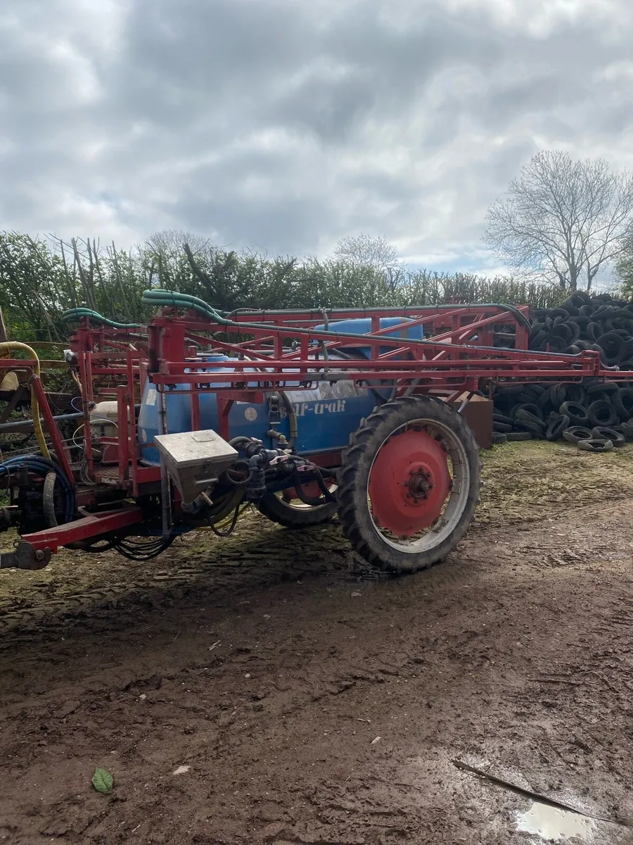 Cheap Trailed sprayer - Image 3