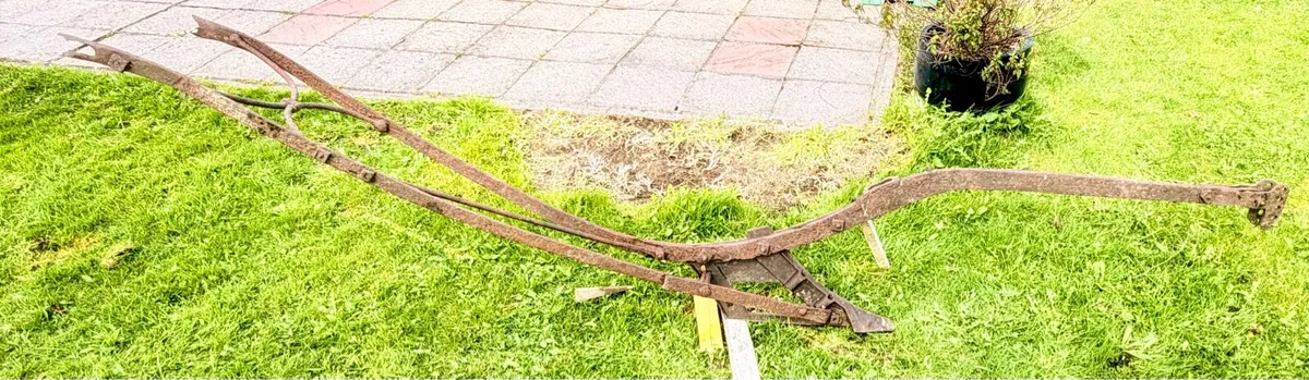 Vintage horse plough - Image 1