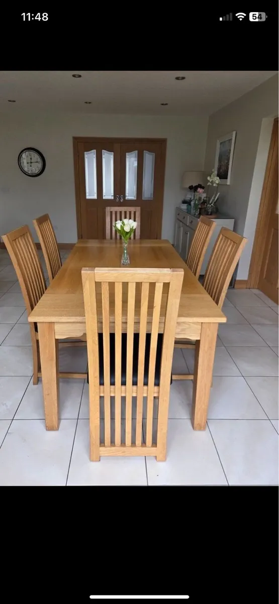 Table and 6 chairs - Image 1
