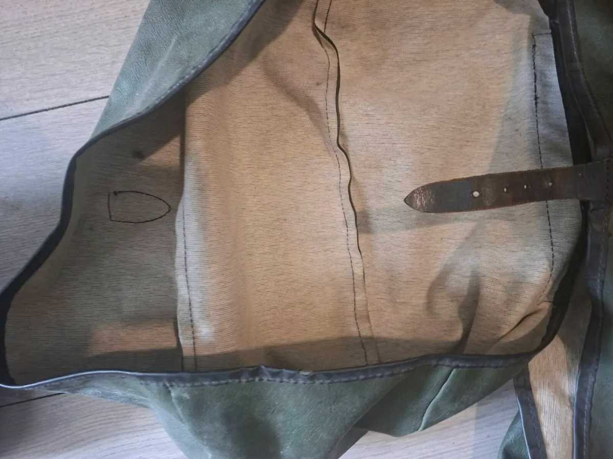 Vintage 1960's Acoustic guitar leather gigbag - Image 4