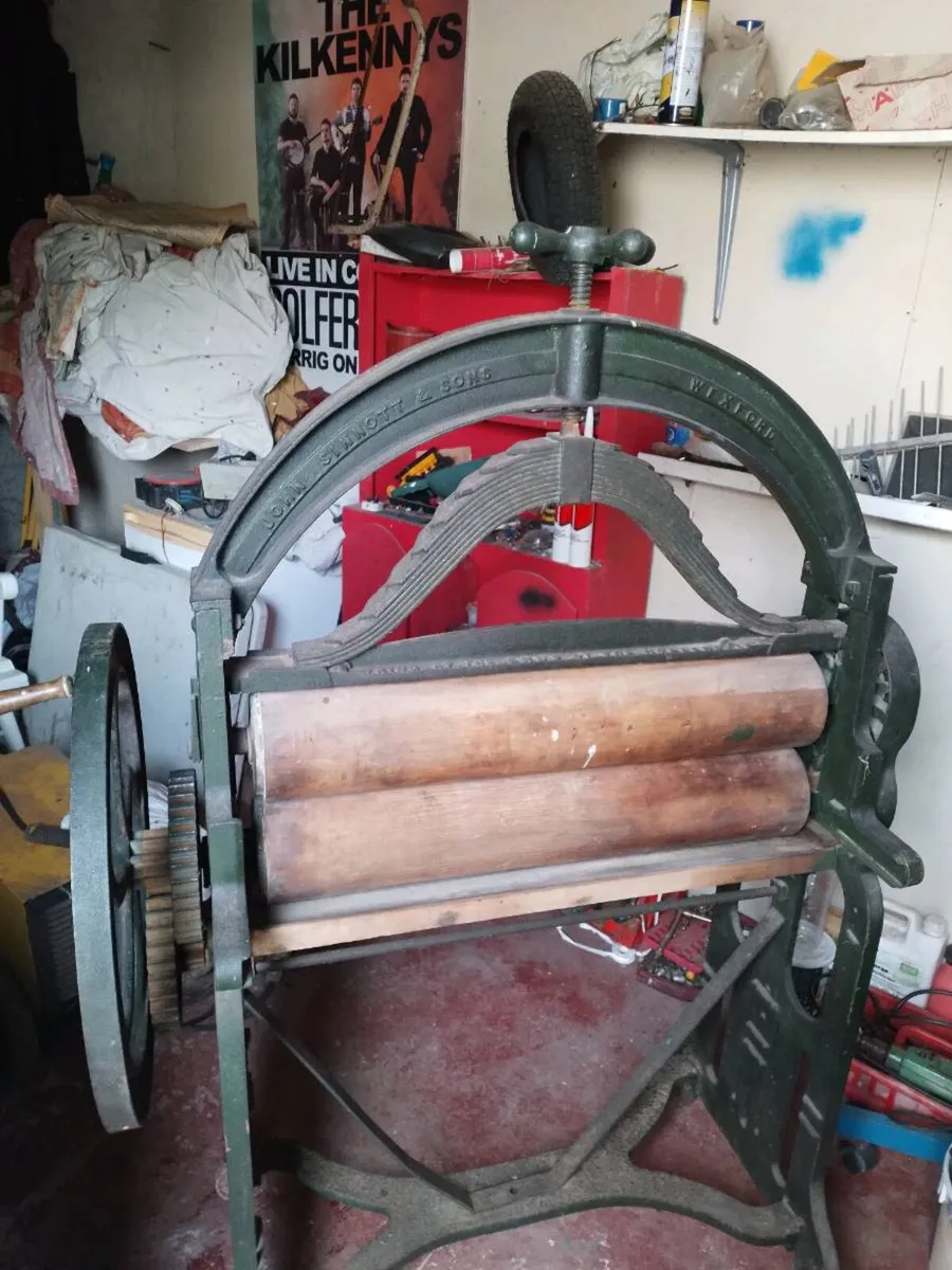 Clothes wringer - Image 1