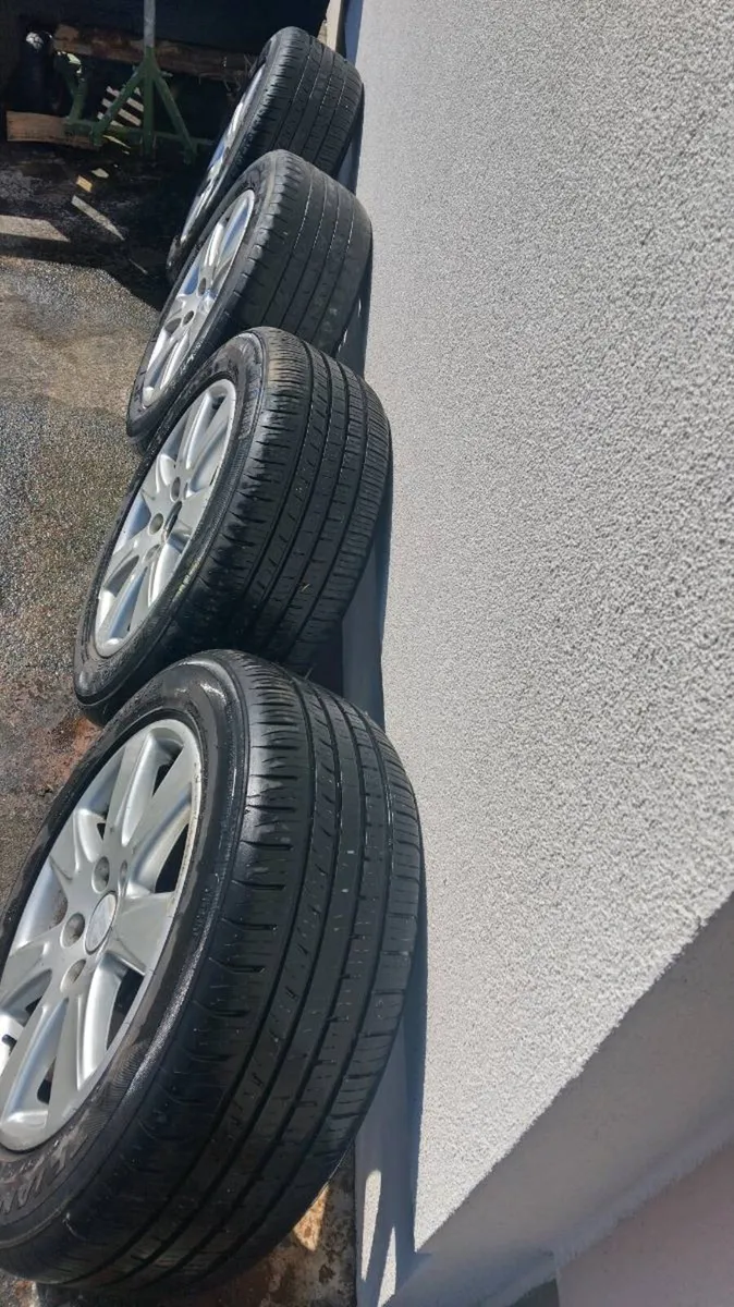 Alloy wheels 16 inch off Volkswagen Passat - Image 4